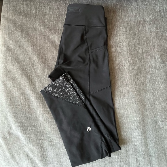 Lululemon tight stuff tight black scalloped leggings - Picture 2 of 5